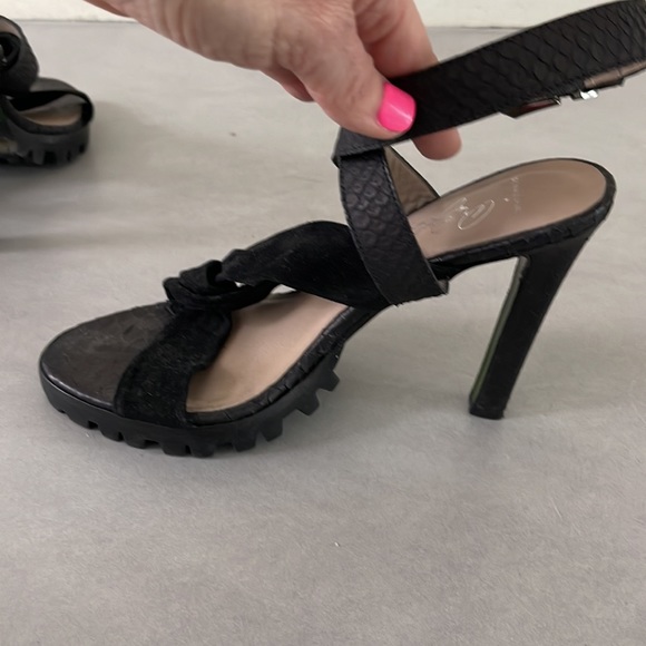 Black platform heels - Picture 5 of 5